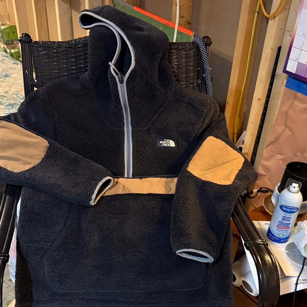 The North Face Black and Tan Pullover Fleece